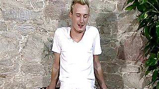 Interviewed British gay solo masturbates - gayxo.com - Britain
